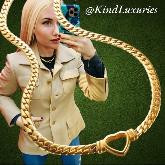 ๐112๐ 18k 'Solid Love' Heart Chain Necklace - Picture 4 of 16